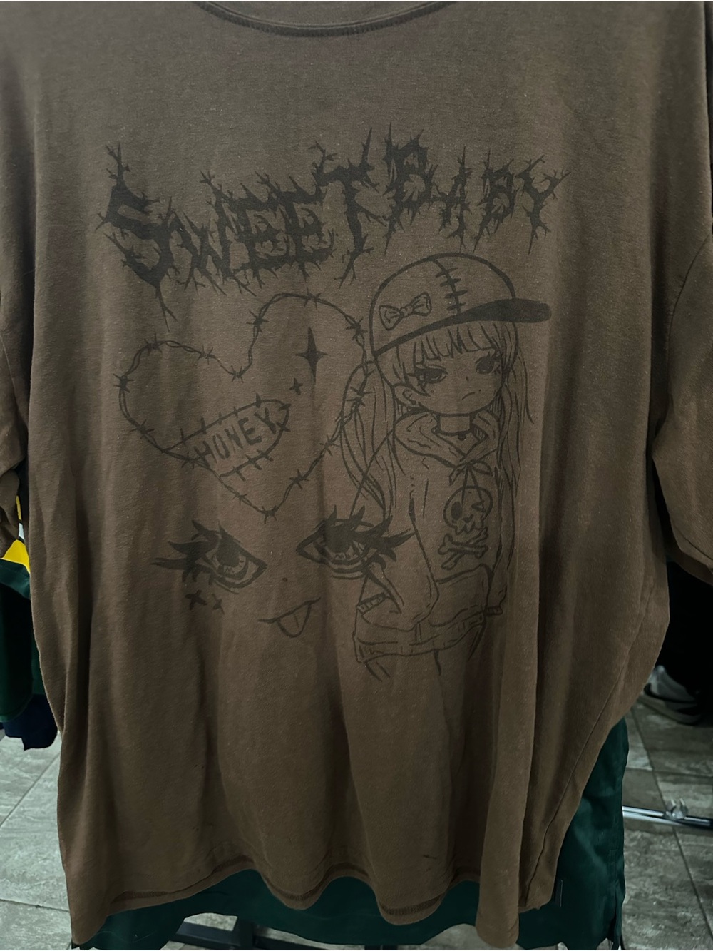 ROMWE Brown Graphic Short Sleeve Tee with Anime Heart Design